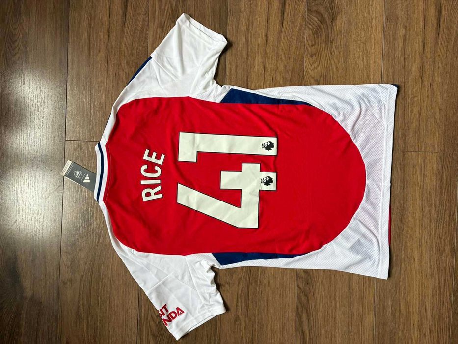 Нови оригинални екипи на Арсенал