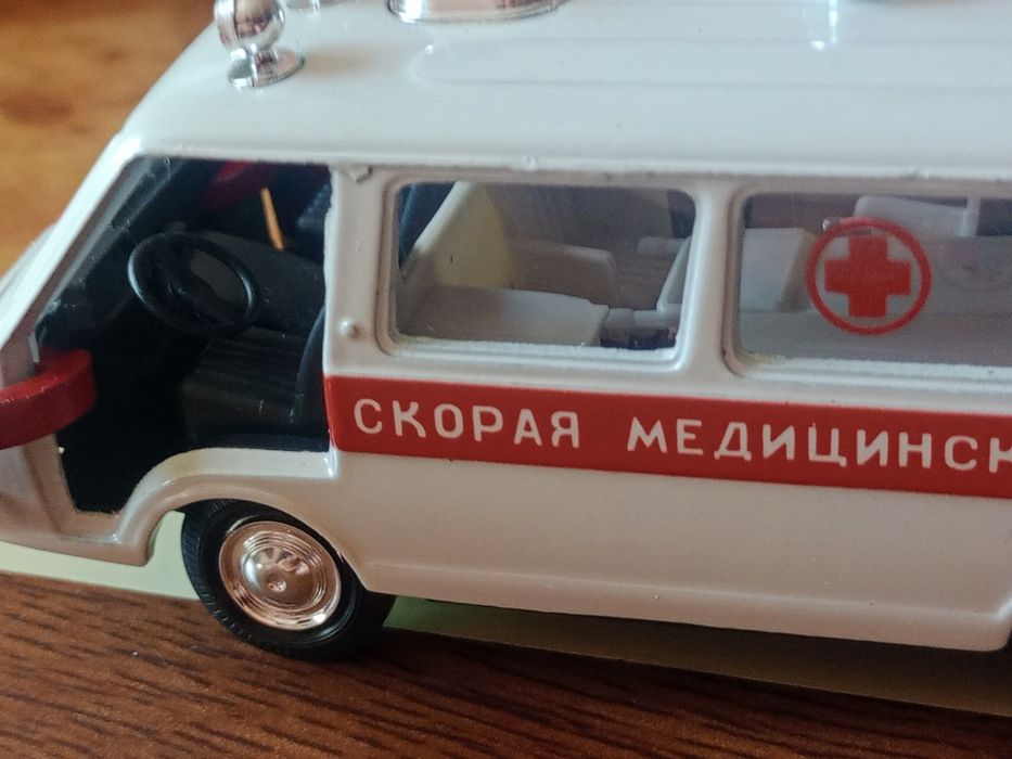 Продам машинки. 1:43
