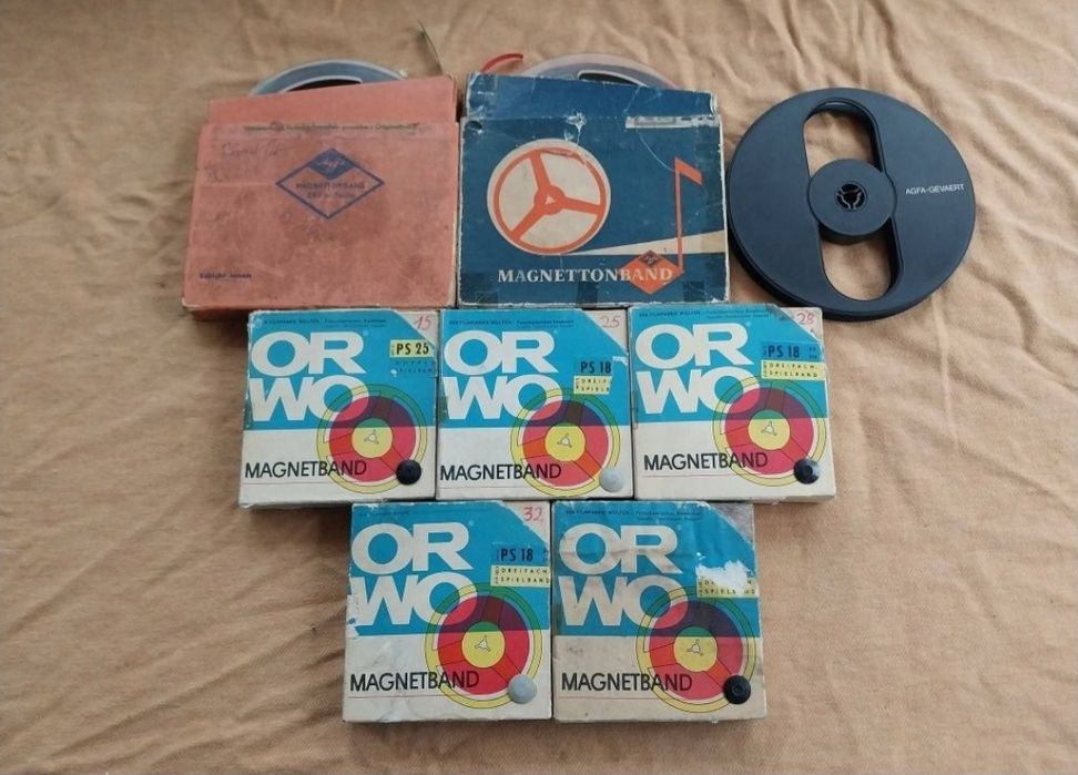 Benzi vechi de magnetofon.