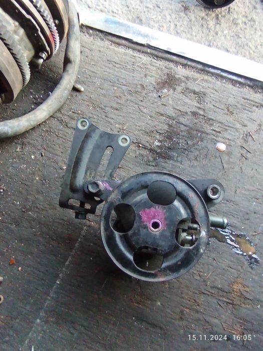 Насос ГУРа mazda птичка 626