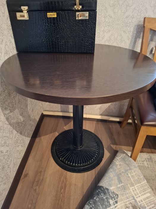 Стол для интерьера