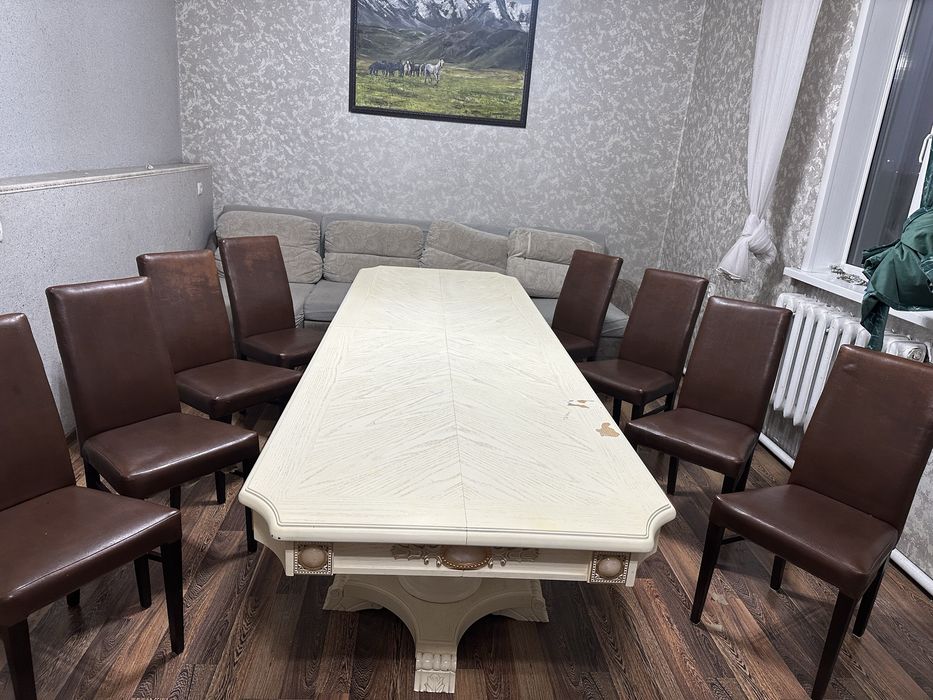 Продается стол и стулья