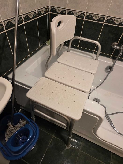 Scaun pentru spălat bolnavi în cadă