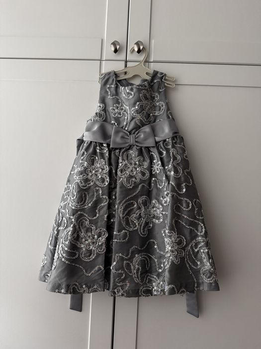 Новое нарядное детское платье