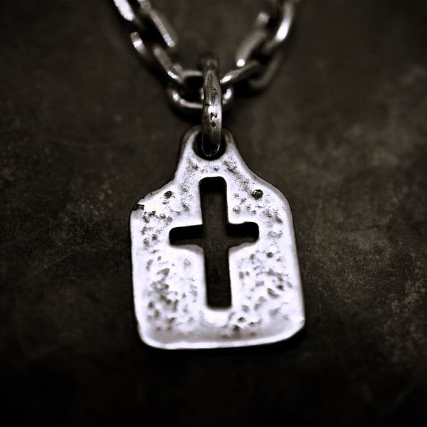 Сребърен медальон 925 с кръст – мъжко бижу с оксидирано покритие