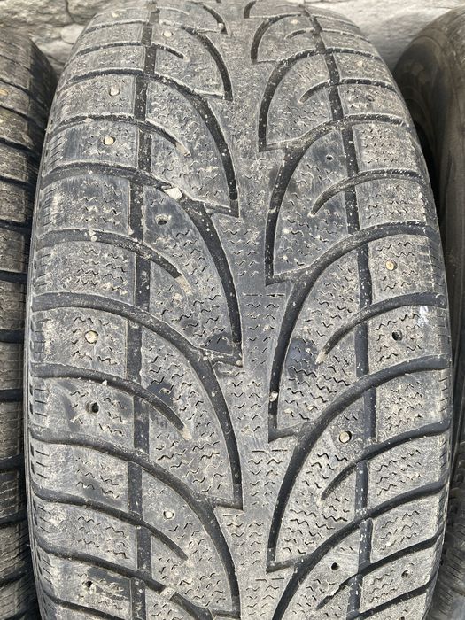 Продам зимнюю резину 235/55 R18
