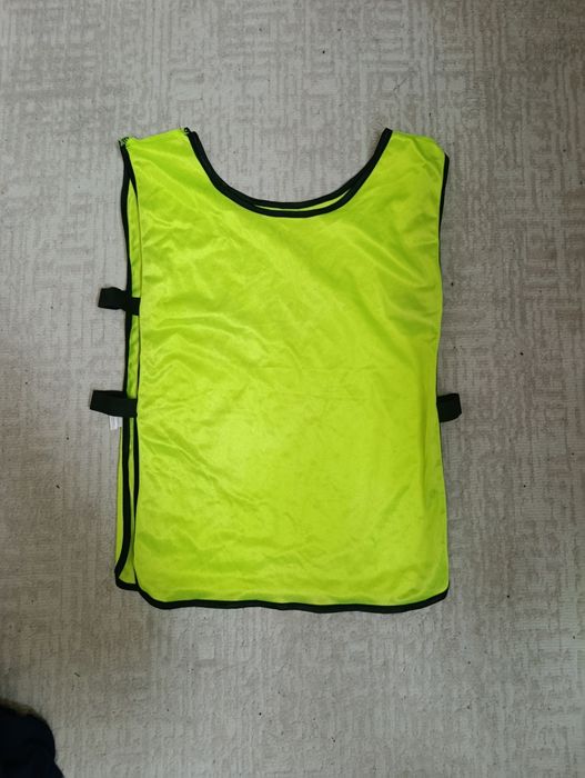 Продам футбольные манишки