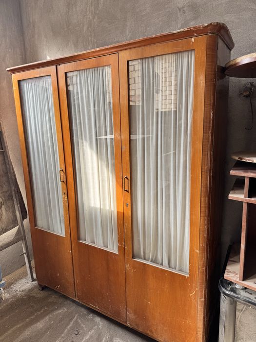 Shkaf stol xolat yaxshi