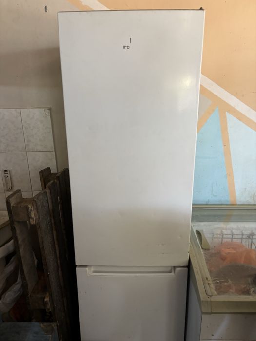 Продам НЕРАБОЧИЙ холодильник INDESIT