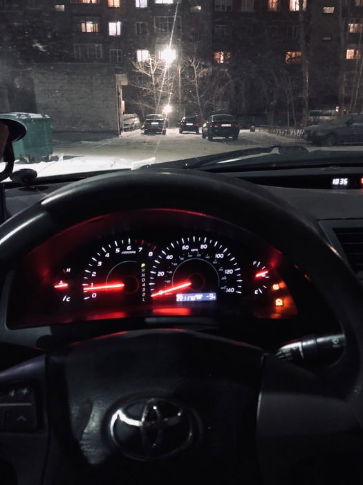 Машина Toyota Camry 40
