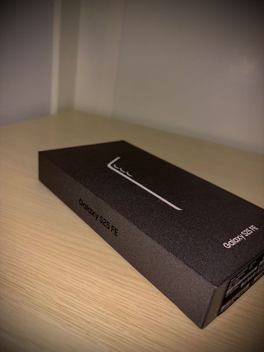 Vand Samsung Galaxy S25 FE, 8GB RAM | 256GB, sigilat.