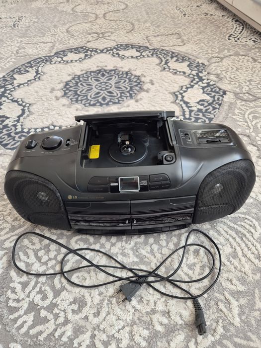 LG магнитофон. Оригинал.