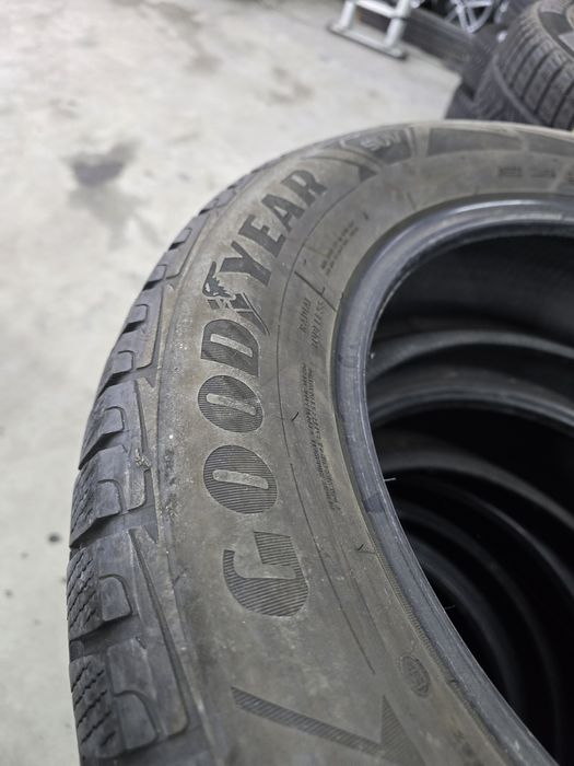 2 Броя 215/65/17 Goodyear 5,2mm