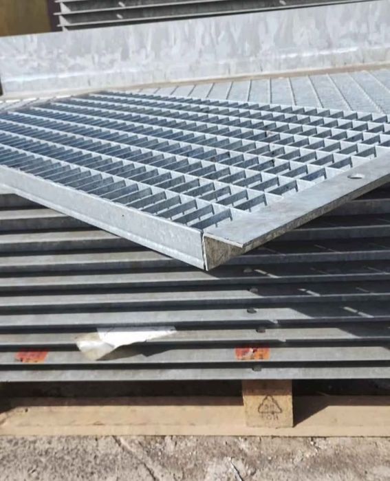 Trepte zincate 118x24