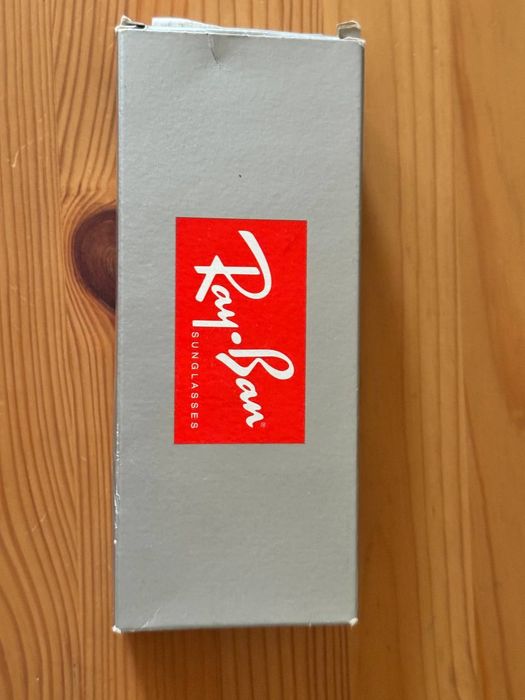 Очки Ray ban продаются