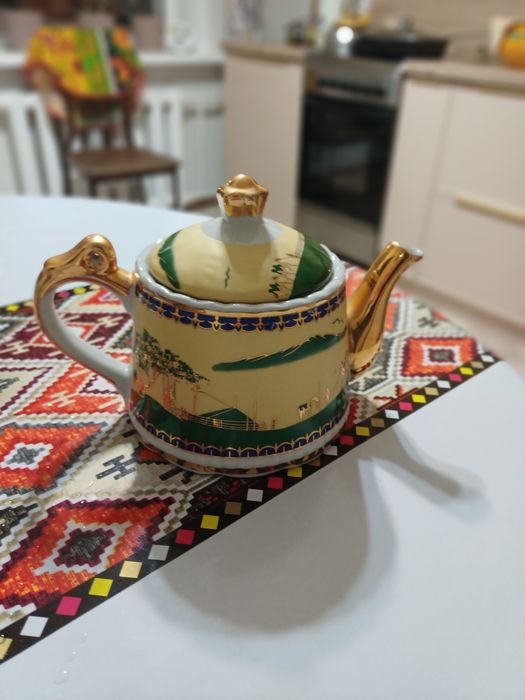 Продам заварочные чайники.