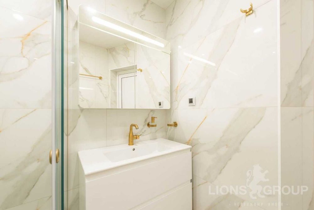 Дава се под наем Тристаен апартамент в Варна, Център - 100 кв.м за 1650 € - Снимка #22