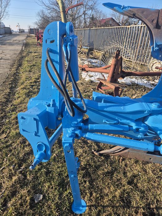 Plug LEMKEN cu 3 cormane reversibil.