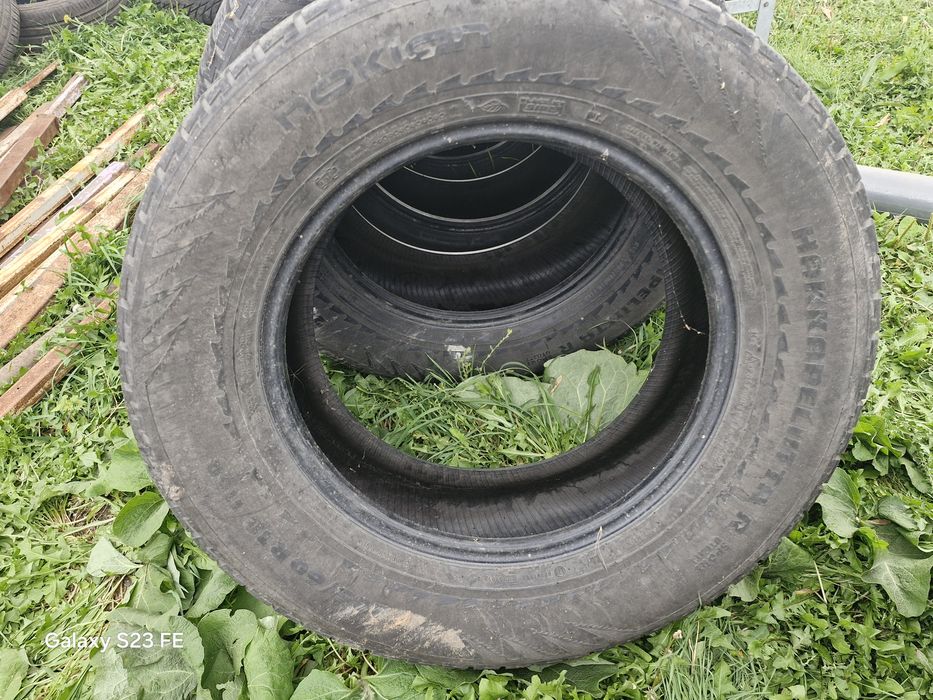 Продам шины зима 285/60/18