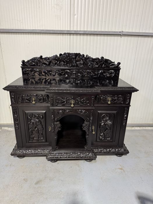 Servanta baroc din lemn masiv cu sculpturi
