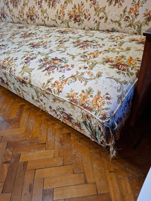 Диван-разтегателен-ПОДАРЯВАМ