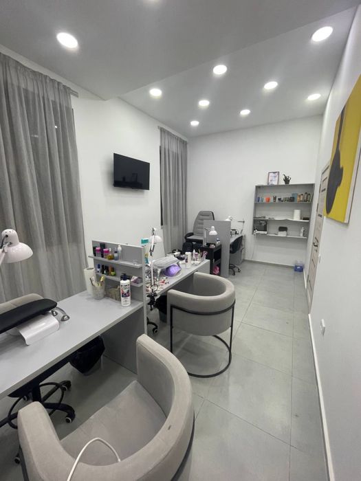 Сдается кабинет для двух мастеров маникюра.