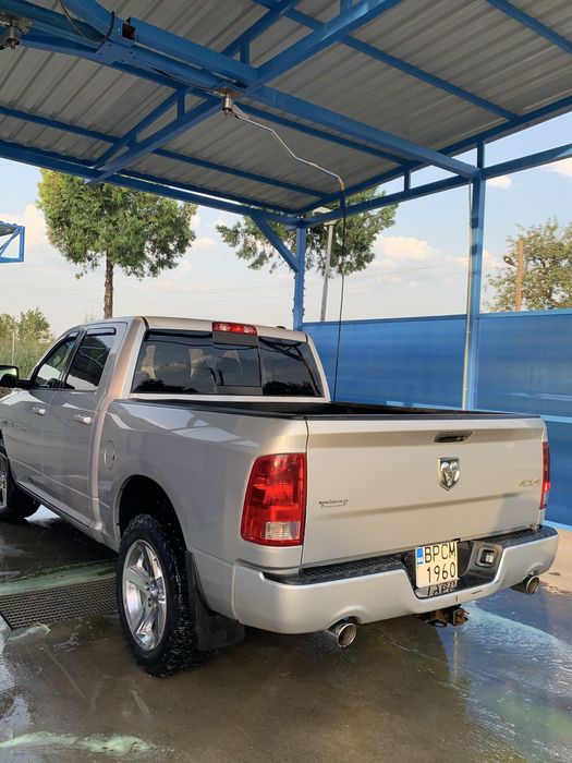 DODGE RAM 1500  5.7