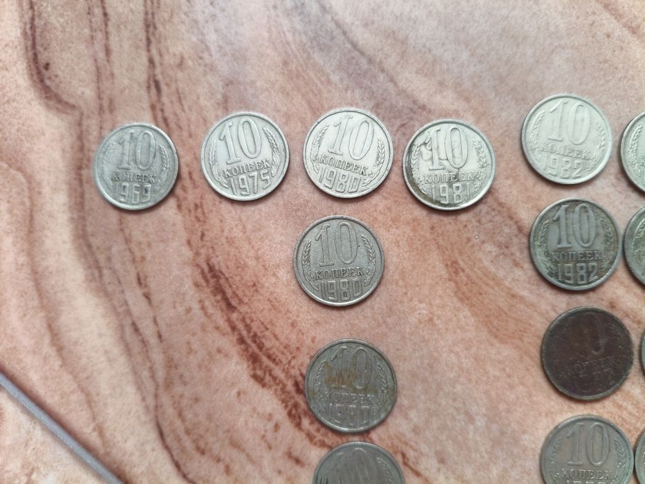Продам монеты разные