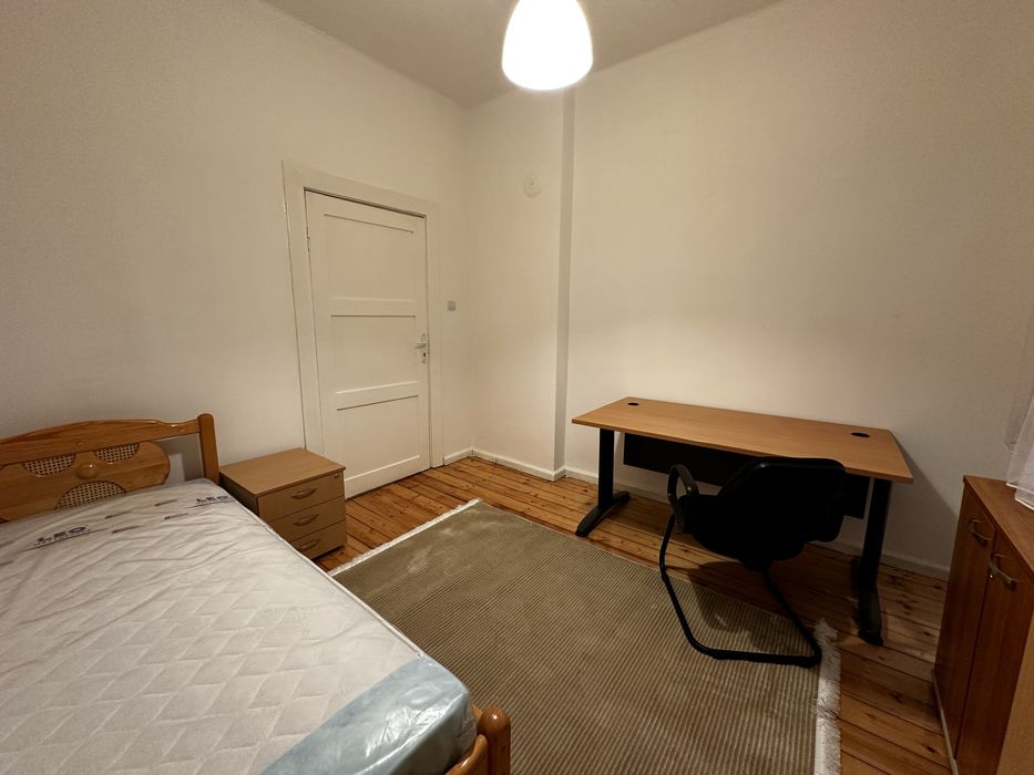 Дава се под наем Тристаен апартамент в София, Център - 80 кв.м за 550 € - Снимка #1