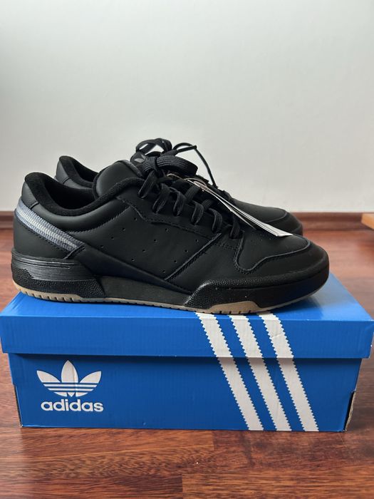 Adidas Team Court 2 - marimea 42 2/3 - noi cu eticheta