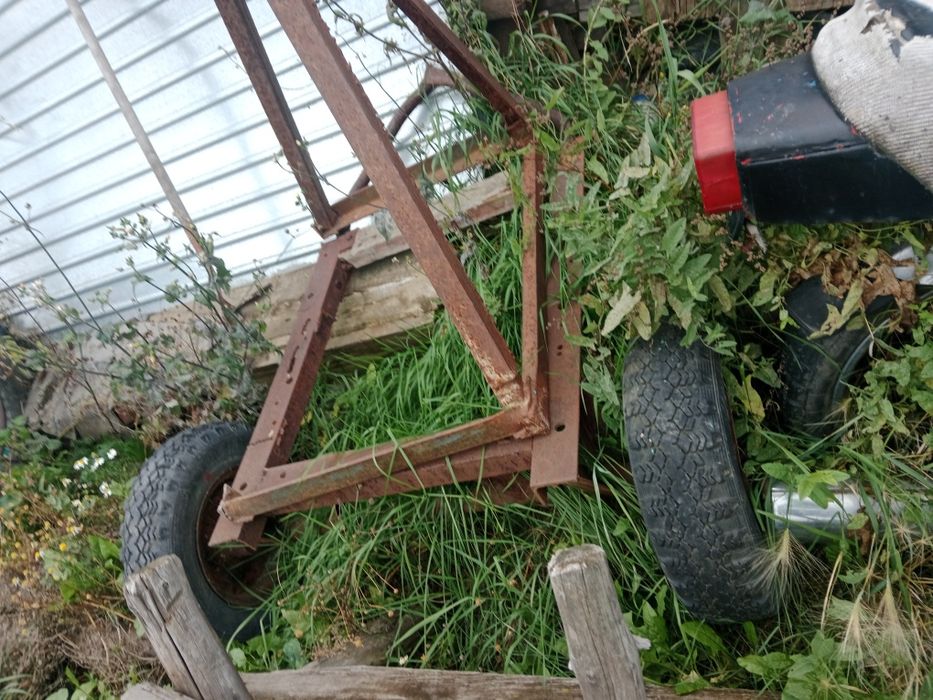 Продам на мотоблок отвал железные колеса