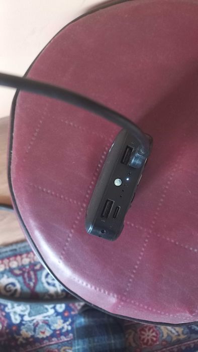 Чисто нова външна батерия (Power Bank) 5V/2A с 4 вградени изхода/входа и фенерче и кабел без преходник