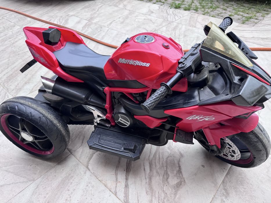 Акумулаторен мотор