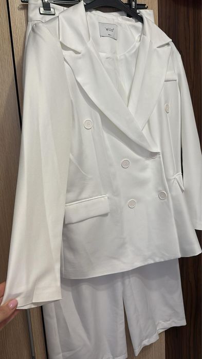 Дамски костюм в бяло Л/ХЛ овърсайз