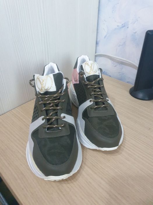 Adidas. Marimi 36,37,38,39. Pret 80 lei