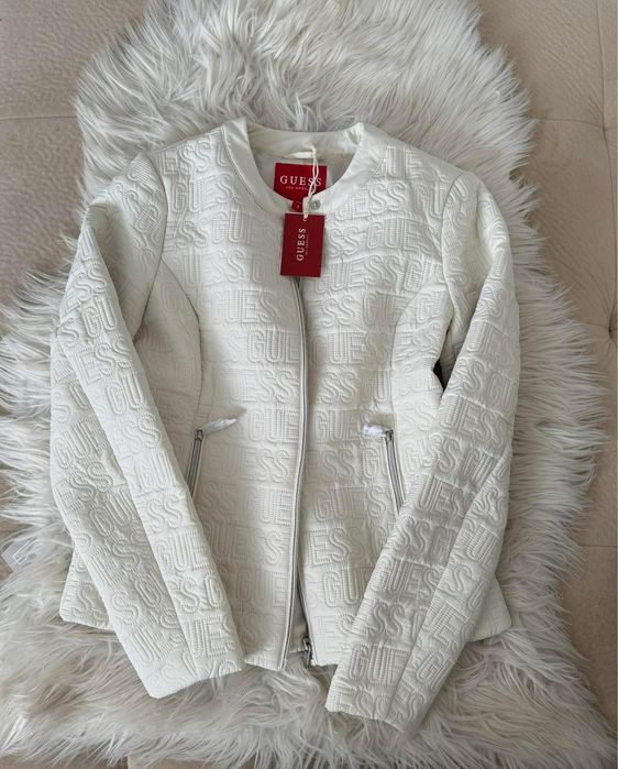 Яке GUESS.