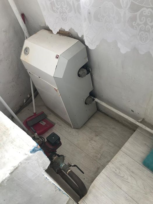1 мкр 25 үй , 1 бөлме , орта 3 катар