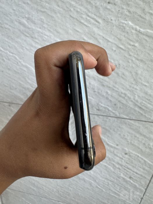 Iphone xs 64 gb .