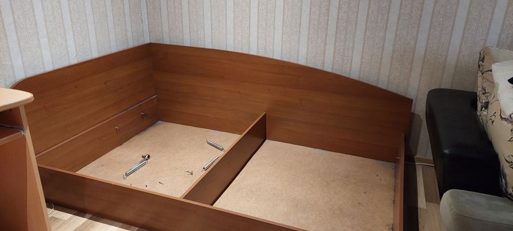 Продавам спалня 120/190