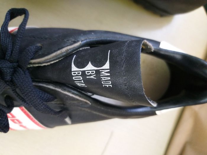 Футболни бутонки