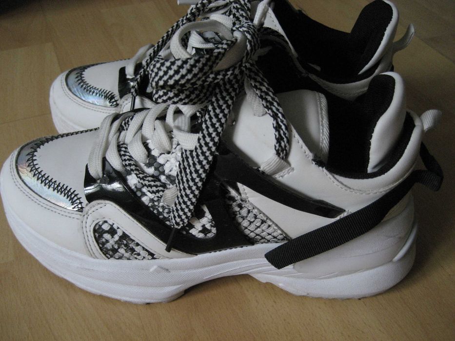 Топли сникърси и детски маратонки и обувки