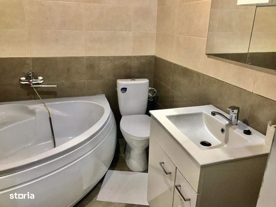 Apartament De Vânzare cu 3 Camere+ curte zona București-noi sec.1