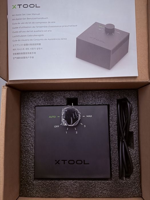 Laser xTool S1 - 40W + 2W IR cu accesorii- Nou, sigilat