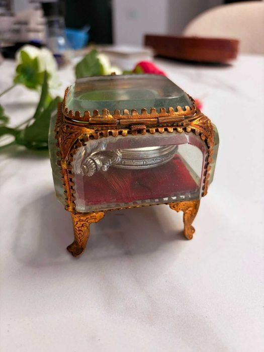 Casetă de bijuterii de tip "Vitrine"