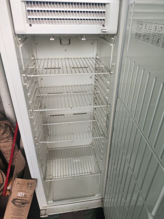 Продам вертикальный морозильник