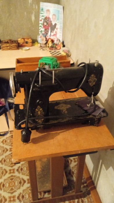 Продам швейную машинку