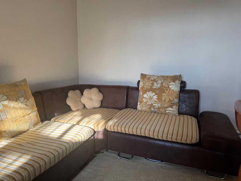 Диван с 5 прдушками