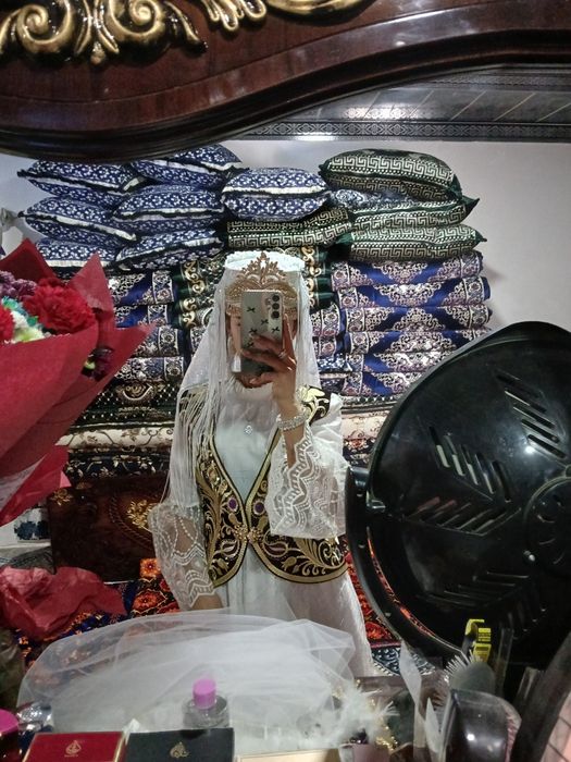 Айоллар учун бежирм келинлик либослари сотилади