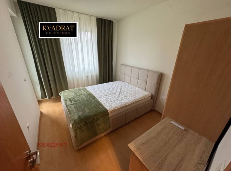 Тристаен апартамент Център 900€ +Паркомясто