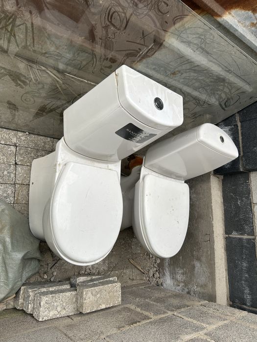 Унитаз для стройтелей целый